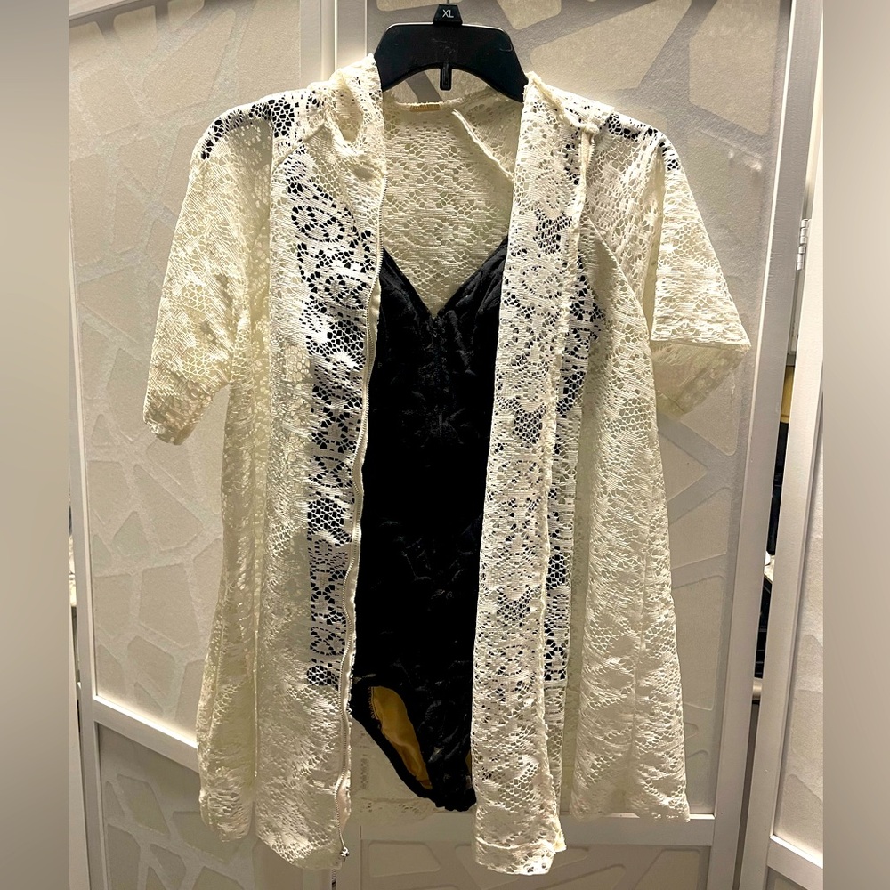 Cute Lacey Lightweight Swimsuit Coverup (M)